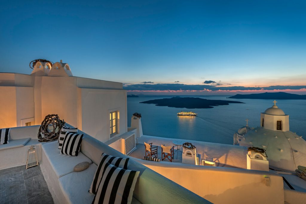 La magie de la fin de l'été à Santorin 7 aigialos hotel santorini sunset greece