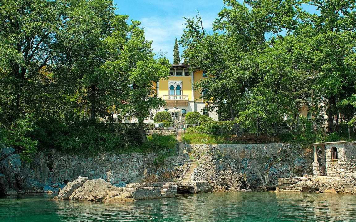 hotel-villa-astra-outdoor-lakeview-croatia