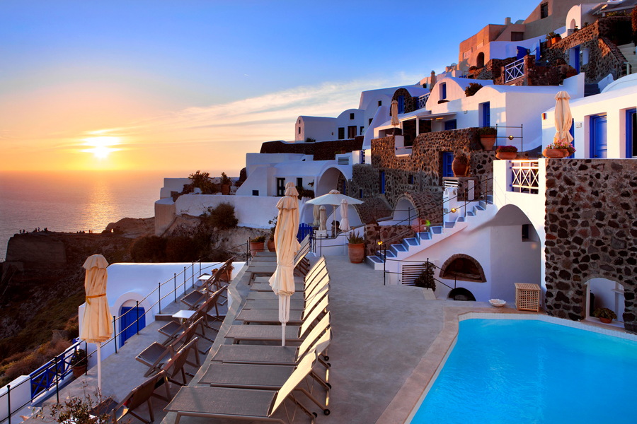 La magie de la fin de l'été à Santorin 11 Piscine d'Esperas Santorini 900x600 1