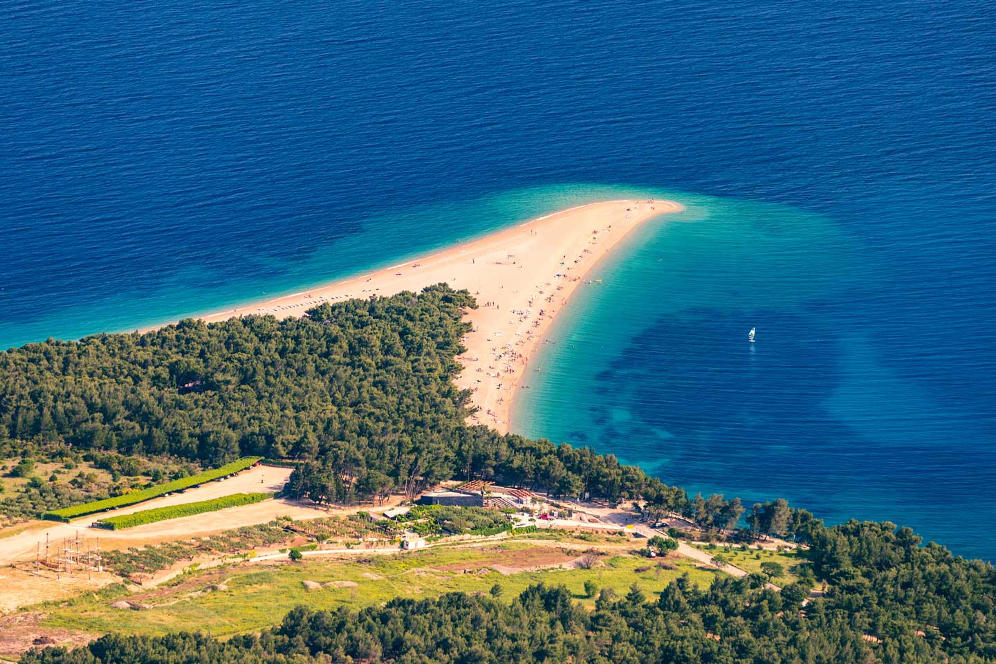croatia-golden-cape-or-golden-horn-famous-beach-island-brac