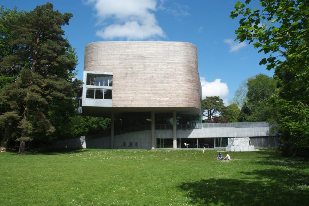 Capolavori in movimento: Le mostre d'arte da non perdere in Europa quest'estate 7 irlanda la galleria lewis glucksman