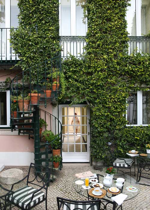 Die besten Plätze für Last-Minute-Sonnenschein im Herbst 9 portugal as janelas verdes nachhaltigkeit