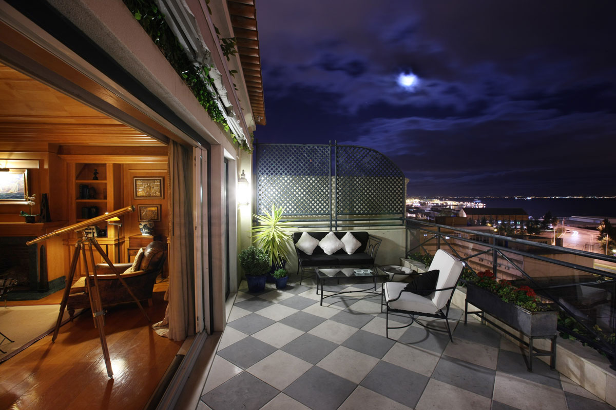 portugal-as-janelas-verdes-terrace-night