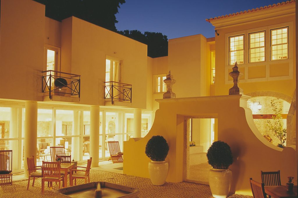 Die besten Plätze für Last-Minute-Sonnenschein im Herbst 10 portugal solar do castelo pateo lissabon