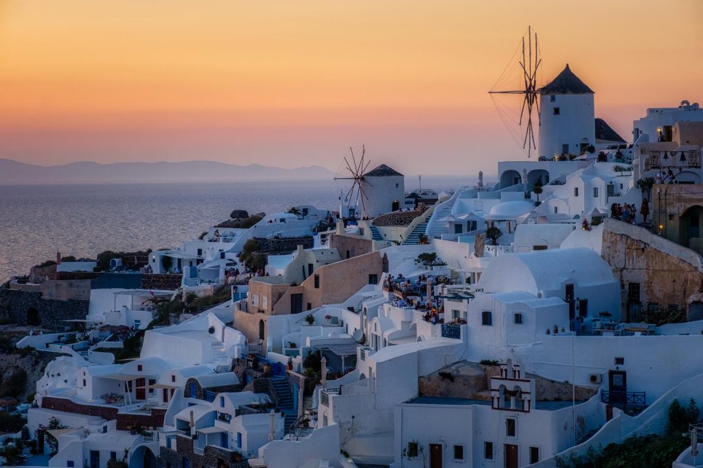 Sommer-Schnappschüsse: 6 Instagram-taugliche Orte in Europa 4 griechenland sonnenuntergang oia dorf santorini
