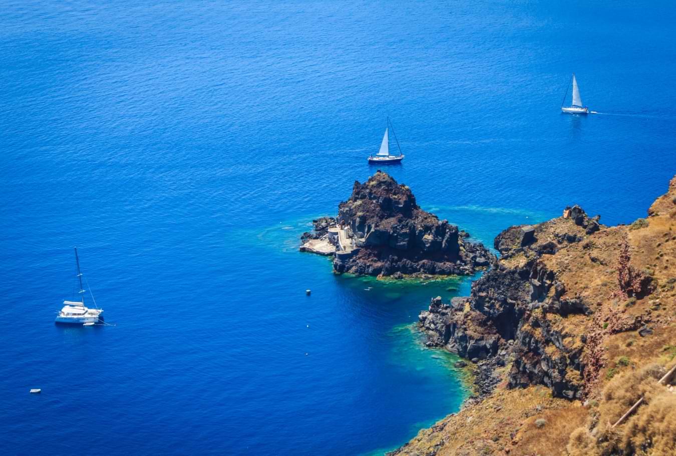 greece-sailing-santorini-island