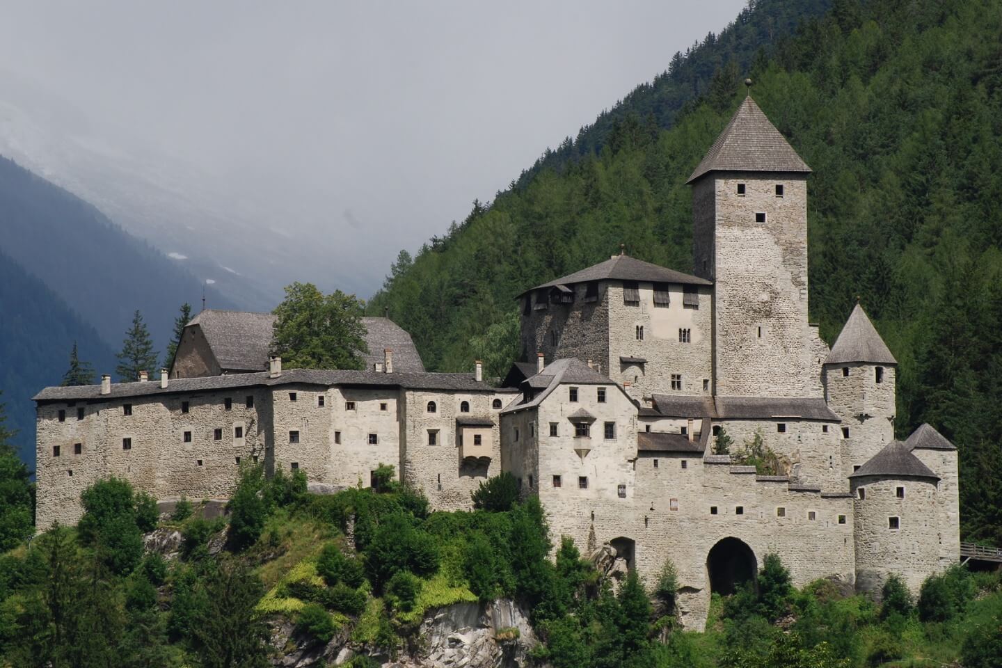 italy-taufers-castle-southtyrol
