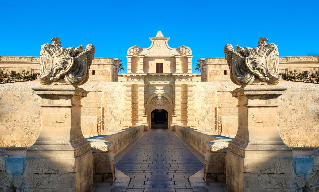 malta-mdina-gate-silent-city