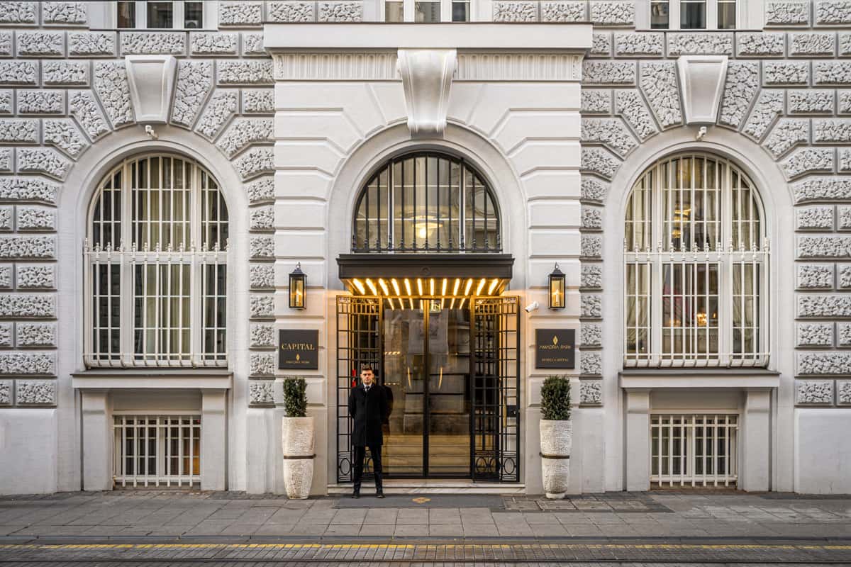 Der Eingang des Hotel Capital, ein 4-Sterne-Hotel in Zagreb, Kroatien