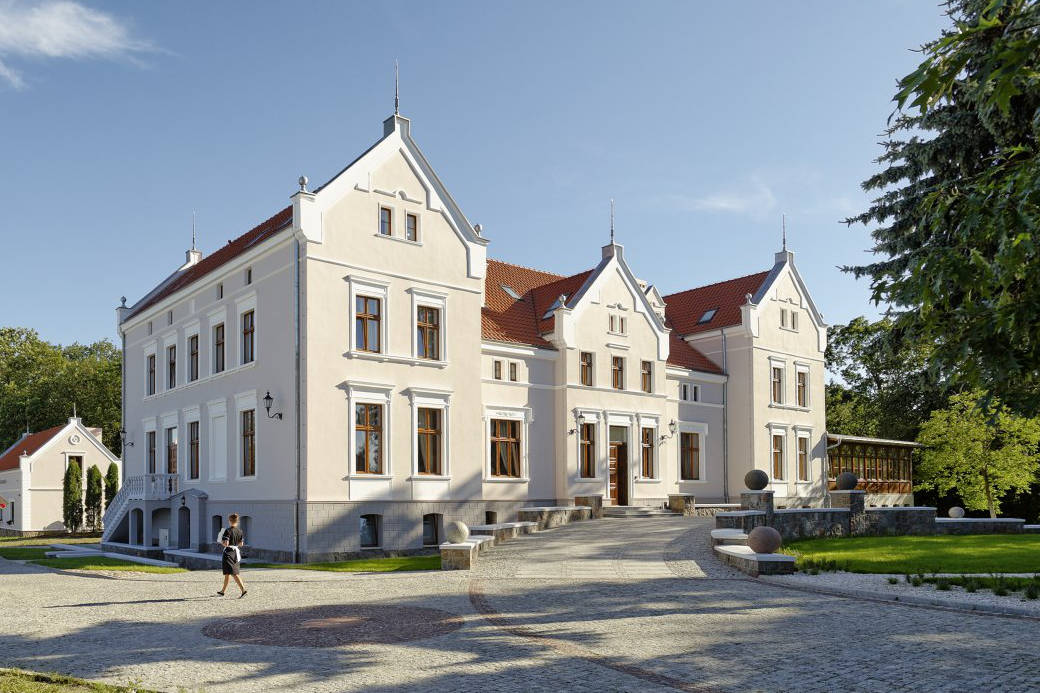 Palace Mortegi, a 4-star SPA hotel in Poland, elegant mansion enveloped by lush gardens