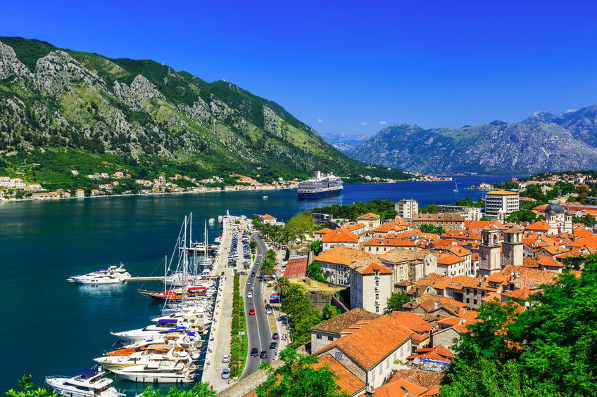 Sommer-Schnappschüsse: 6 Instagram-taugliche Orte in Europa 5 Bucht und Altstadt von Kotor vom Berg Lovcen aus.